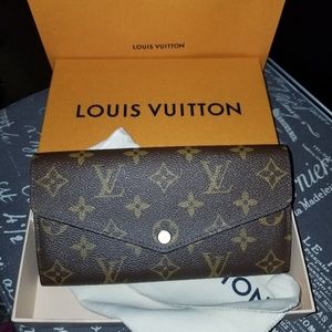 Brand new Louis Vuitton wallet/clutch! Save $$$